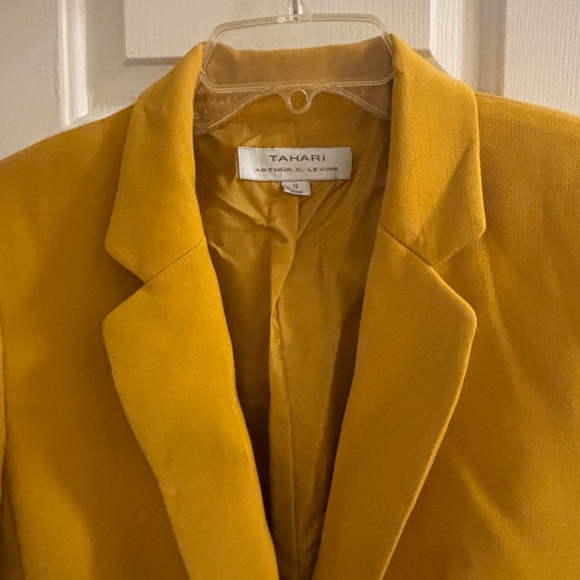 Beautiful Gold Tahari Blazer Size 12 - Picture 5 of 6